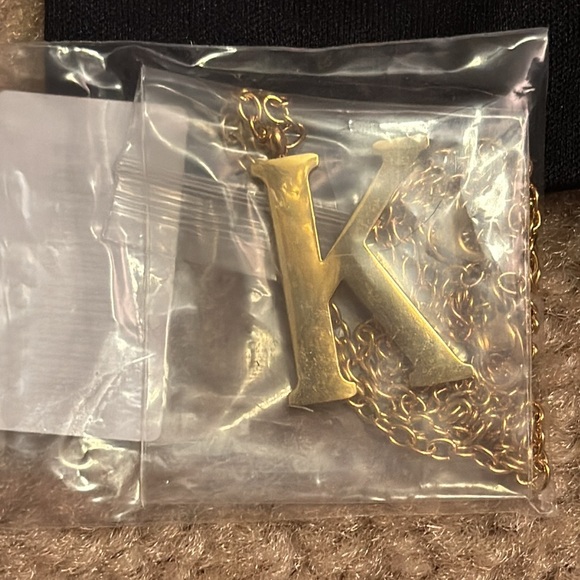 Women’s initial necklace - Picture 9 of 11